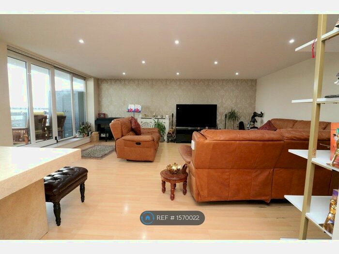 3 Bedroom Flat To Rent In Wards Wharf Approach, London, E16