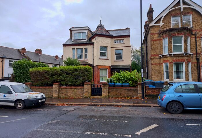 2 Bedroom Flat To Rent In Woodside Green, London, SE25
