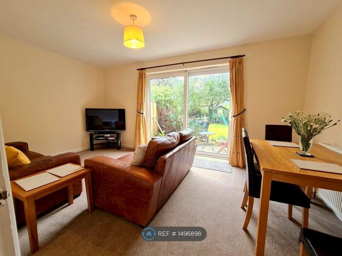 2 Bedroom Semi-Detached House To Rent In New Lane Hill, Tilehurst, Reading, RG30