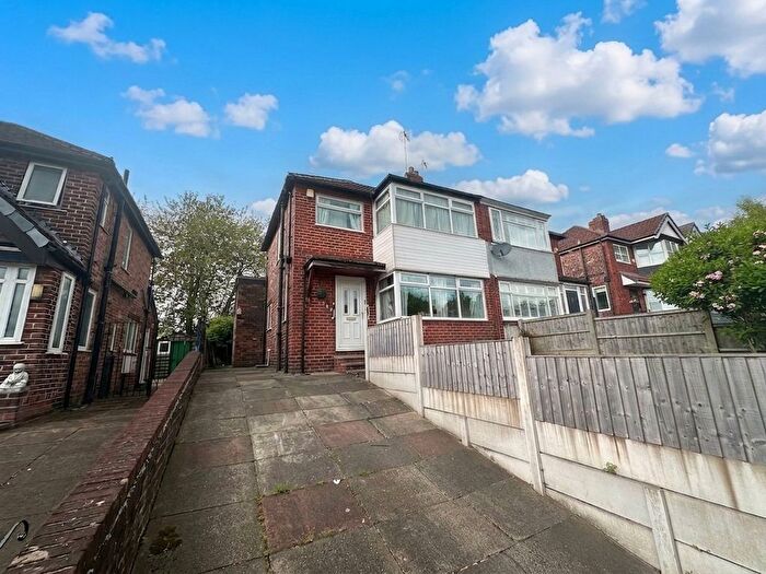 3 Bedroom Semi-Detached House For Sale In Langworthy Road, Salford, M6