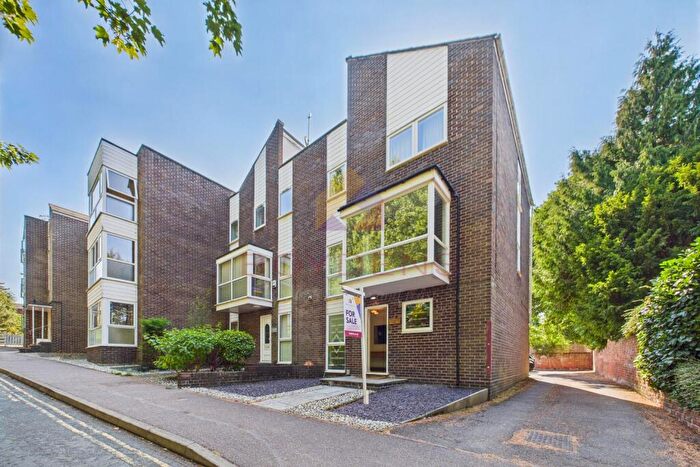 3 Bedroom End Of Terrace House For Sale In Oaks Drive, Lexden, CO3