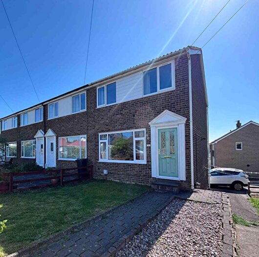 3 Bedroom Town House For Sale In Bramley Lane, Hipperholme, HX3