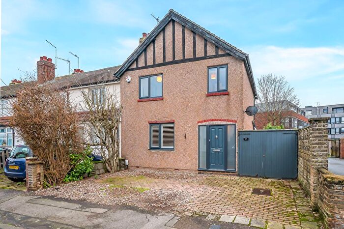 3 Bedroom End Terrace House For Sale In Elmcroft Road, Orpington, BR6