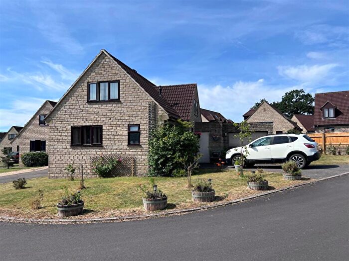 3 Bedroom Detached Bungalow For Sale In Iris Gardens, Gillingham, SP8