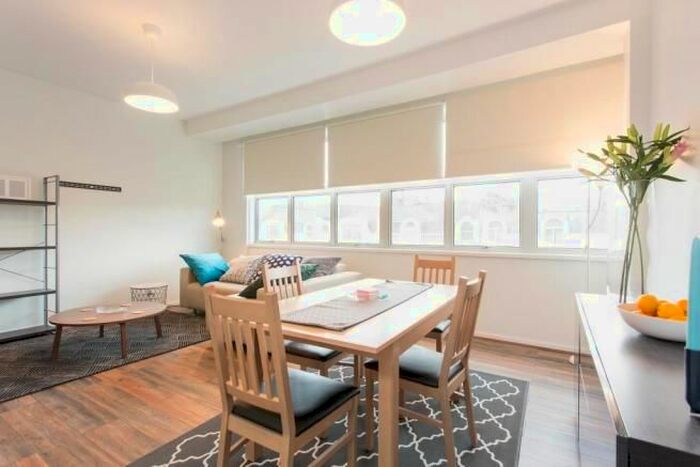 4 Bedroom Flat To Rent In Earls Court Road, London, SW5