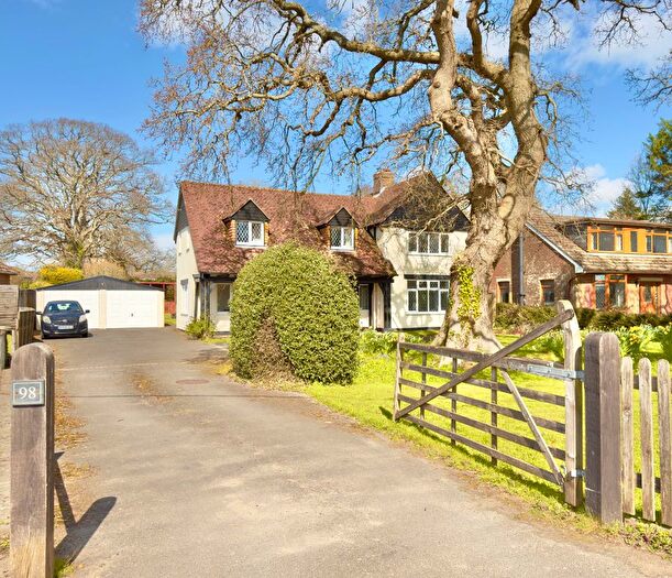 4 Bedroom Detached House For Sale In Rollestone Road, Holbury, SO45