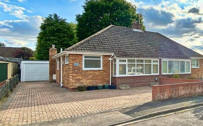 1 Bedroom Bungalow To Rent In Westbury Gardens, Fleet, GU51