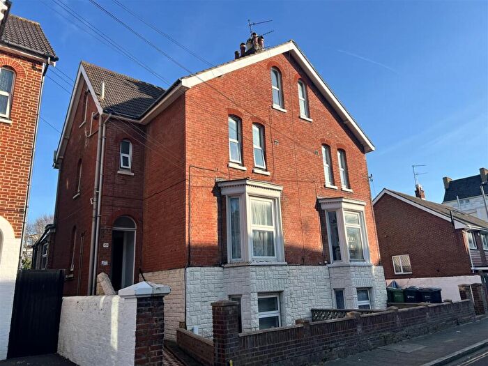 1 Bedroom Flat To Rent In Elphinstone Road, Southsea, PO5