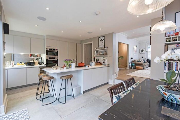 4 Bedroom House To Rent In Wakehurst Road, SW11