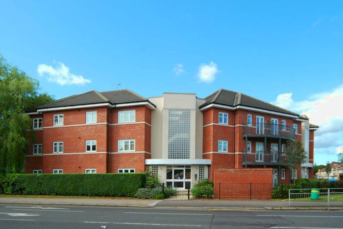 2 Bedroom Flat To Rent In Elm Park Road, Pinner, HA5