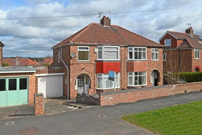 3 Bedroom Semi-Detached House To Rent In Newland Park Drive, York, YO10
