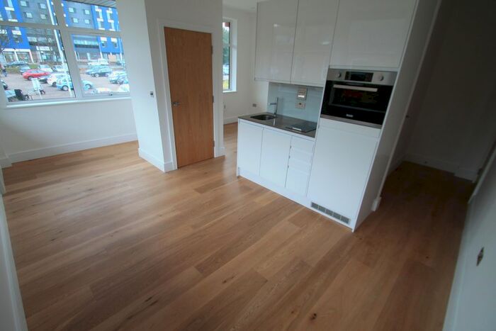 Studio To Rent In Flowers Way, Luton, LU1