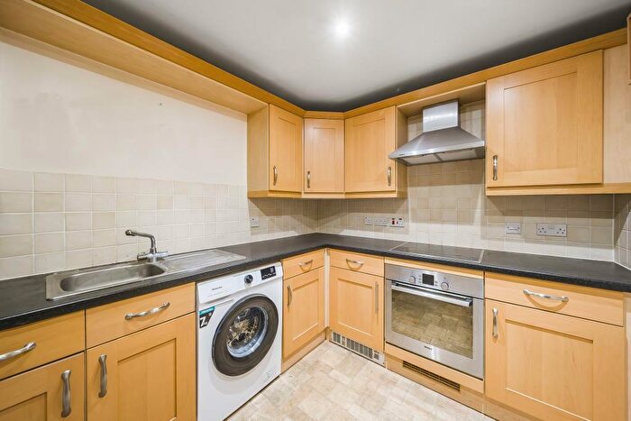 2 Bedroom Flat For Sale In Central Reading, Berkshire, RG1