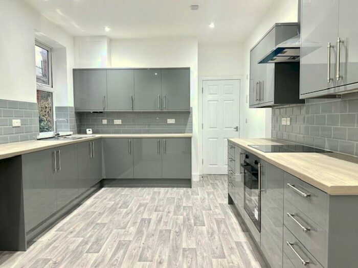 5 Bedroom End Of Terrace House To Rent In Balby Road, Doncaster, DN4