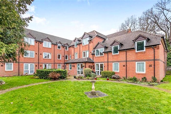 1 Bedroom Retirement Property To Rent In Roslan Court, Rosemary Lane, Horley, RH6