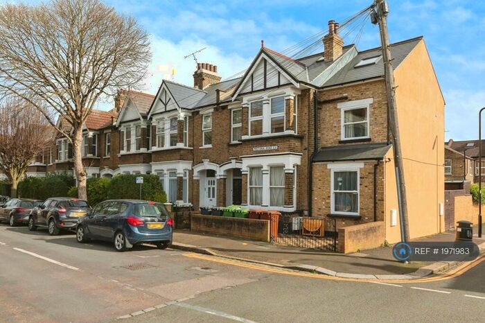 3 Bedroom Maisonette To Rent In Pretoria Road, London, E11