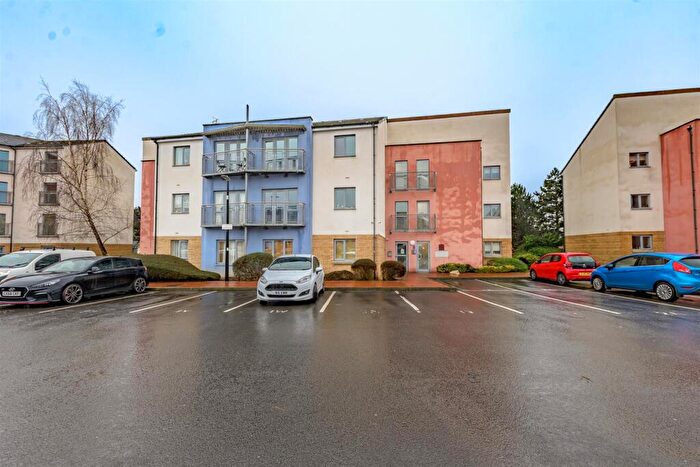 1 Bedroom Flat For Sale In Rhodfa'r Gwagenni, Barry, CF63