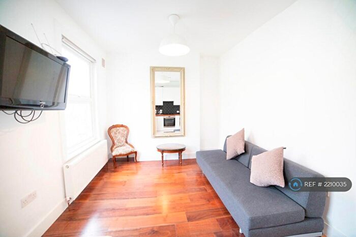 2 Bedroom Flat To Rent In Badsworth Road, London, SE5