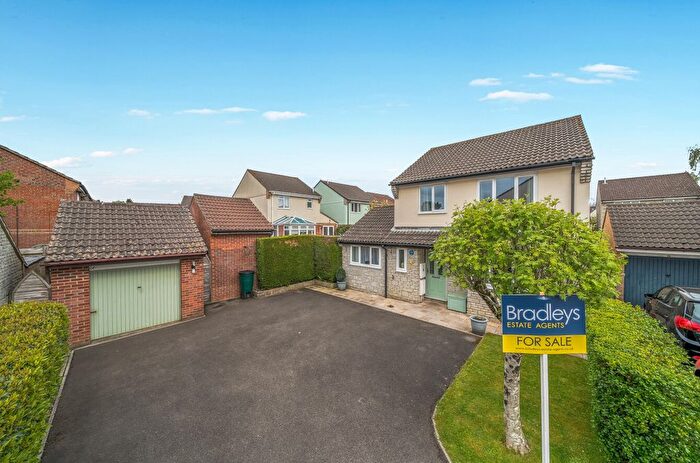 4 Bedroom Detached House For Sale In Holmes Road, Heathfield, Newton Abbot, Devon, TQ12