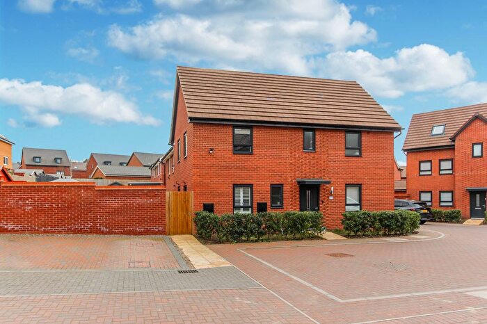 3 Bedroom Semi-Detached House To Rent In Pinnels Road, Wellingborough, NN8