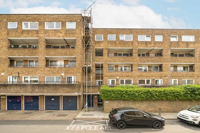 3 Bedroom Flat To Rent In East Hill, Battersea, SW18