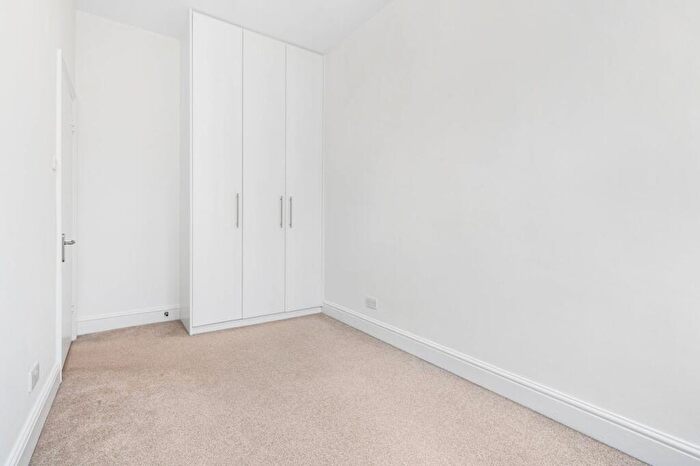 2 Bedroom Flat To Rent In Chichele Road, London, NW2