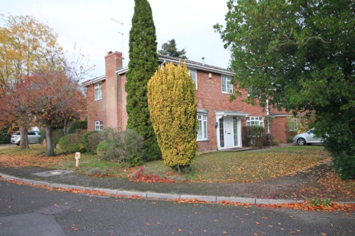 4 Bedroom House To Rent In Dunnock Way, Wargrave, RG10