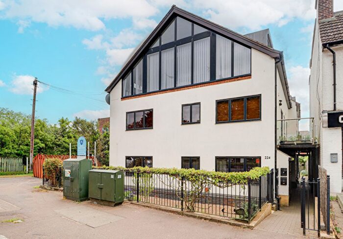 2 Bedroom Flat To Rent In Hatfield Road, St. Albans, Hertfordshire, AL1