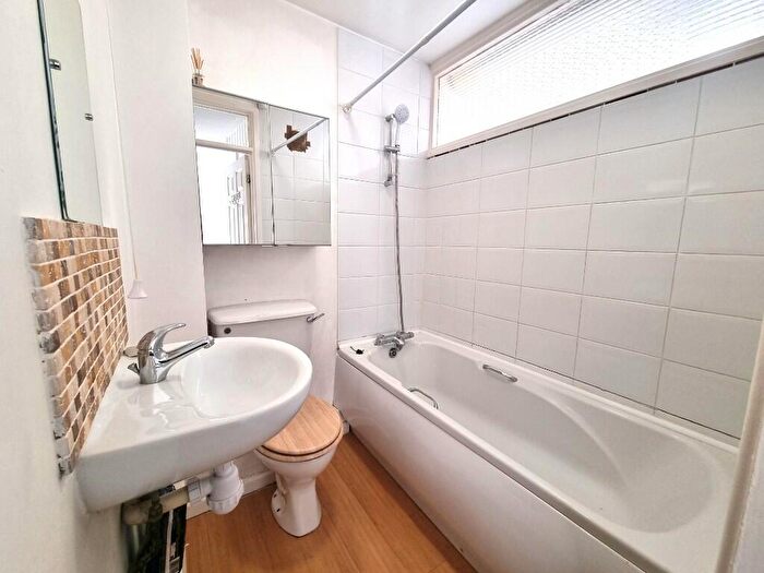 1 Bedroom Flat To Rent In Uppercliff Close, Penarth, CF64