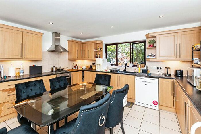 5 Bedroom Detached House For Sale In Fishery Road, Maidenhead, Berkshire, SL6