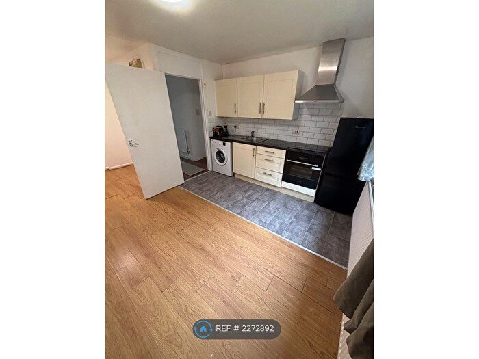 2 Bedroom Flat To Rent In Thane Court, Stantonbury, Milton Keynes, MK14