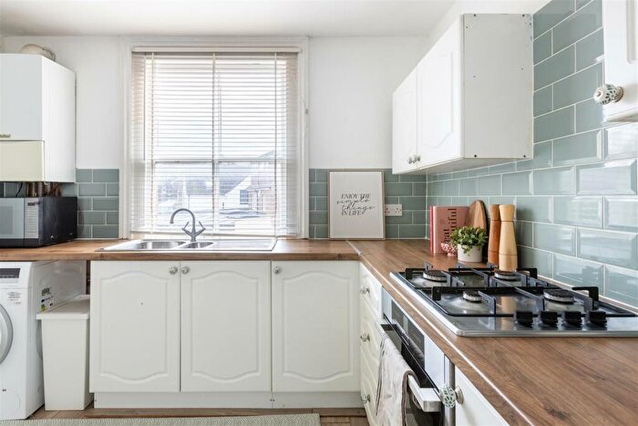 2 Bedroom Flat For Sale In London Road, Redhill, RH1