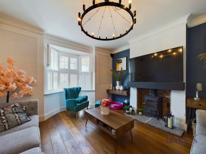 5 Bedroom Detached House To Rent In Surrey, KT15