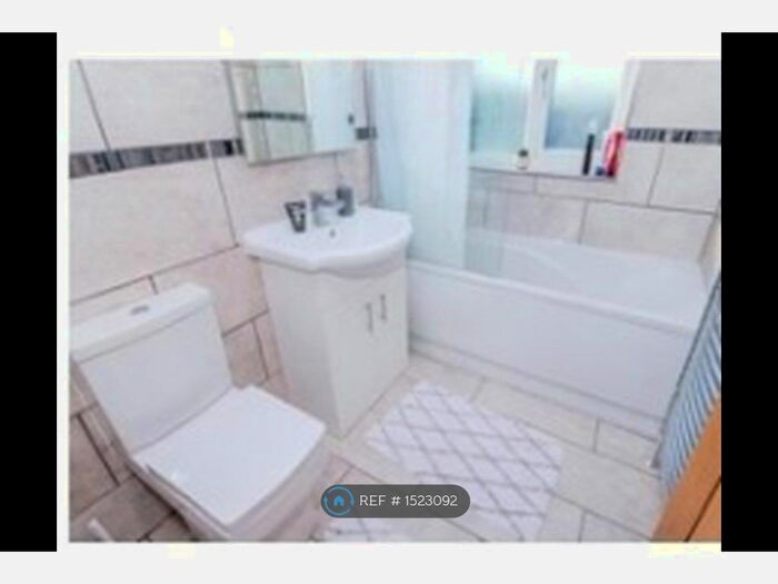 3 Bedroom Semi-Detached House To Rent In Harrowby Place, Willenhall, WV13