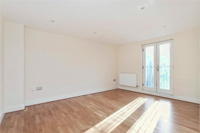 1 Bedroom Flat To Rent In Cadogan Terrace, Hackney, London, E9