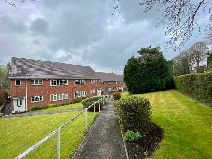 2 Bedroom Flat To Rent In Linden Court, Hollin Lane, Leeds, LS16