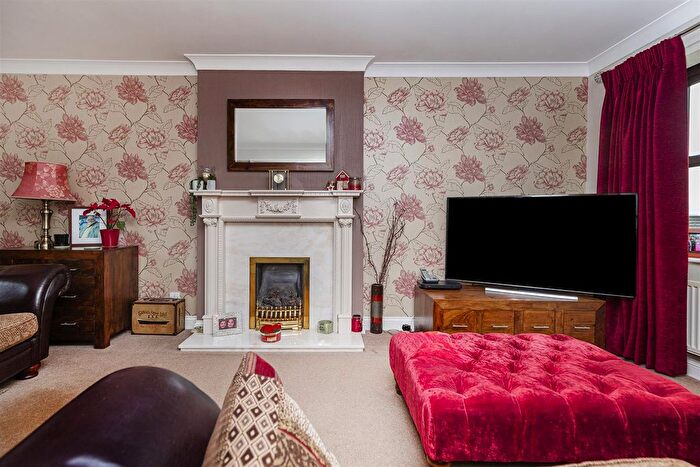 4 Bedroom Detached House For Sale In Spring Bank Drive, Liversedge, WF15