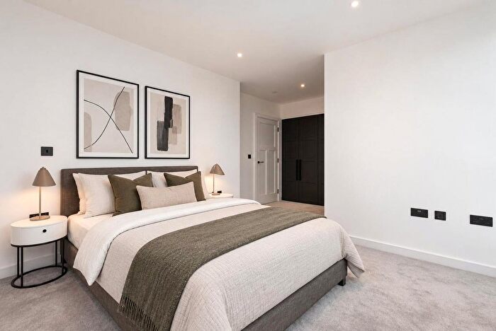2 Bedroom Flat To Rent In Heritage Walk, Royal Exchange, Kingston Upon Thames, KT1