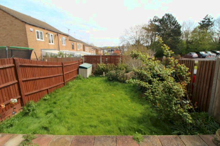 3 Bedroom End Of Terrace House To Rent In Thistledown, Gravesend, DA12