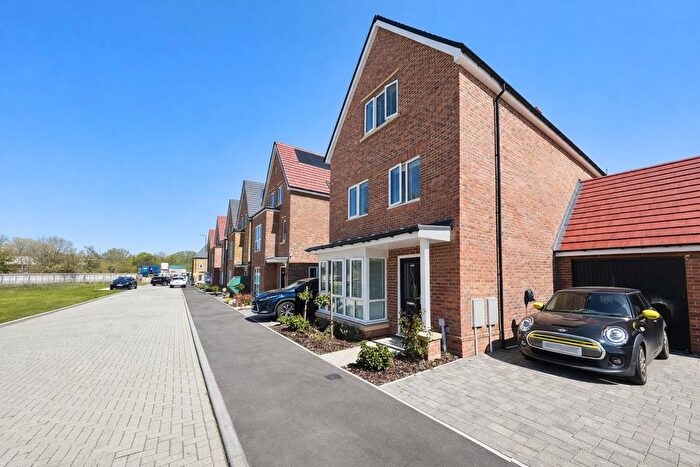 4 Bedroom Detached House To Rent In Fleming Close, Ascot, SL5