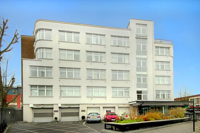 3 Bedroom Flat To Rent In Uxbridge Road, London, W5