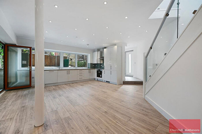 4 Bedroom Apartment To Rent In Connaught Road, London, NW10