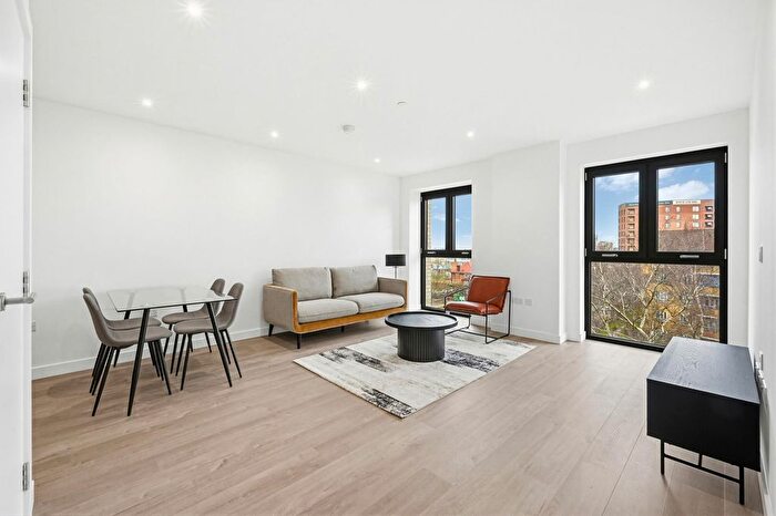 1 Bedroom Flat To Rent In Emperor Point, Woodberry Down, London, N4