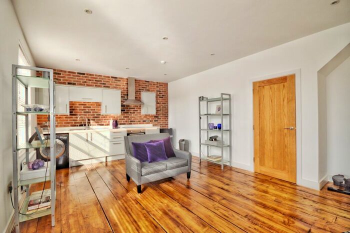 1 Bedroom Flat To Rent In A Buckingham Road, Worthing, Worthing, BN11