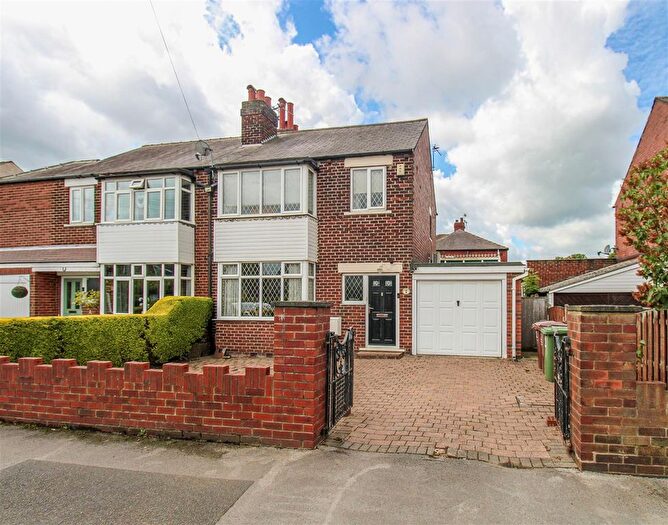 3 Bedroom Semi-Detached House For Sale In Field Lane, Wakefield, WF2