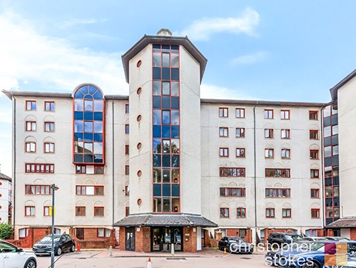 2 Bedroom Flat To Rent In Westminster Court, Eleanor Way, Waltham Cross, Hertfordshire, EN8