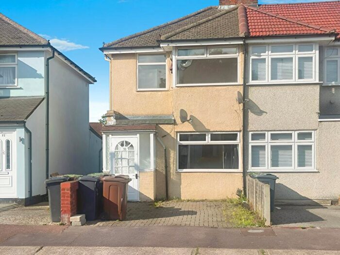 3 Bedroom House To Rent In Third Avenue, Dagenham, RM10
