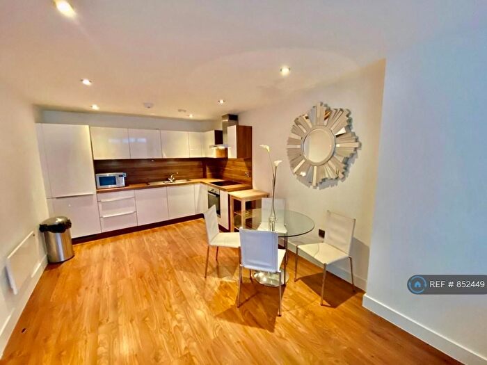 2 Bedroom Flat To Rent In Murray Street, Manchester, M4