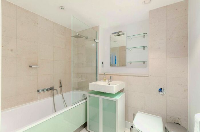 1 Bedroom Flat For Sale In Harlequin Court, Covent Garden, London, WC2E