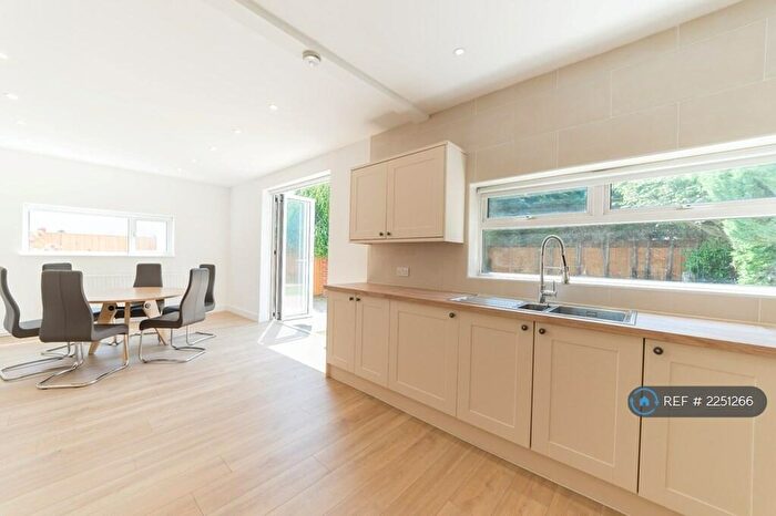 3 Bedroom Bungalow To Rent In Harold Wood, Harold Wood, RM3